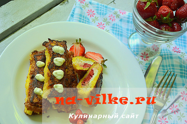 ЛЮБИМЫЙ ЗАВТРАК. Трубочки из тостов с клубникой и творогом ЛЮБИМЫЙ ЗАВТРАК. Трубочки из тостов с клубникой и творогом