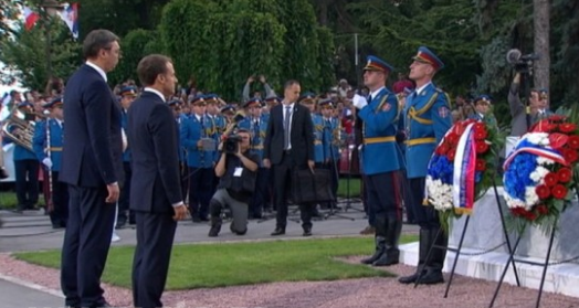 Тысячи человек приветствовали президента Франции Макрона в Белграде