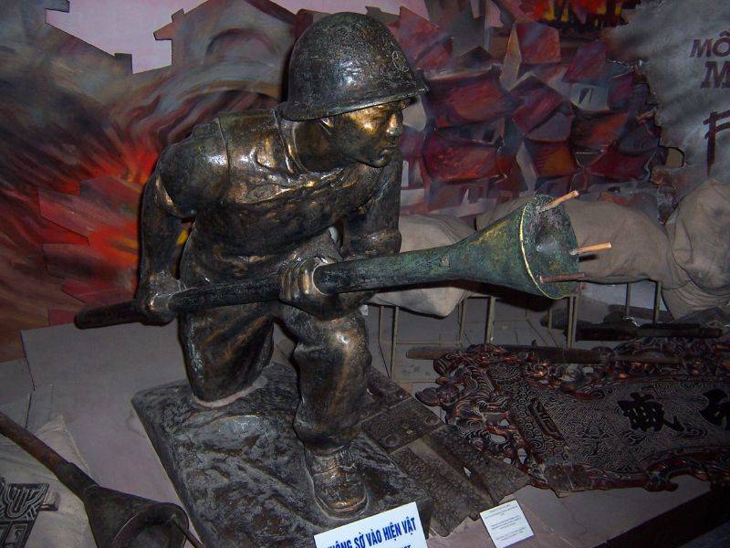 Камикадзе в воздухе, на суше и в воде Камикадзе в воздухе, на суше и в воде