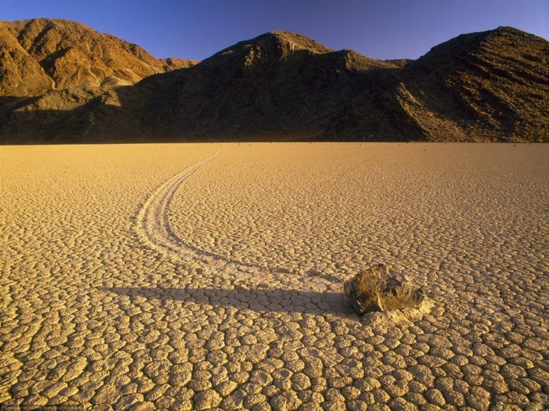 Ползающие камни в Долине Смерти