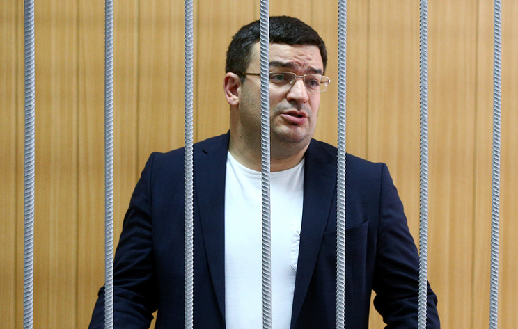 Замдекана юрфака МГУ арестовали по подозрению в мошенничестве на 39 млн рублей Замдекана юрфака МГУ арестовали по подозрению в мошенничестве на 39 млн рублей