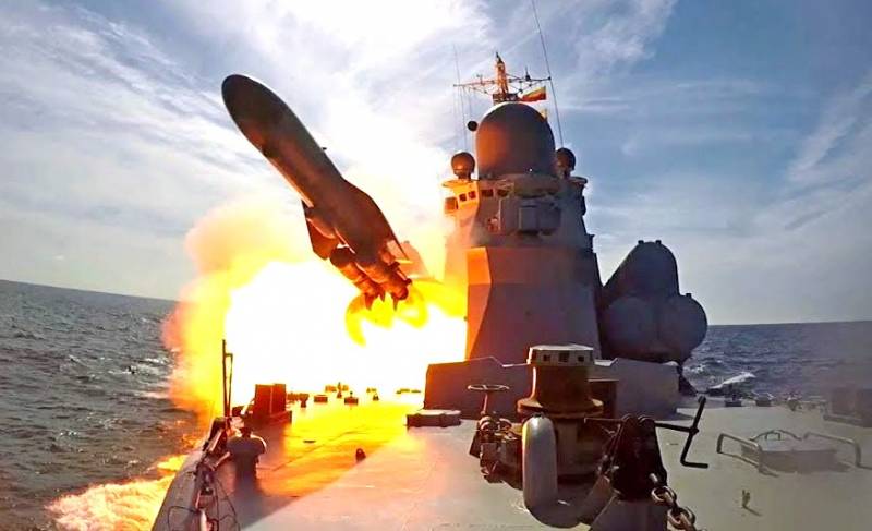 Новейший фрегат «Адмирал Макаров» сбил противокорабельный «Малахит»