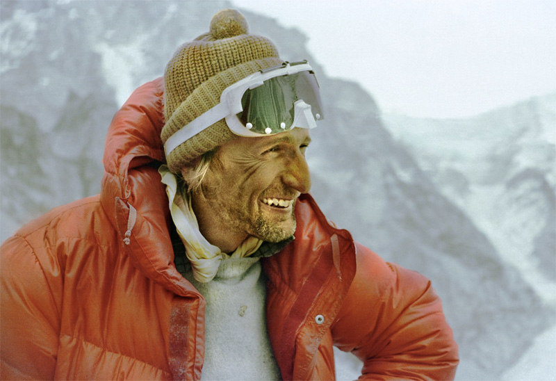 Анджей Завада
 До 1979 года все альпинисты пытались покорить вершину мира только в предмуссонный или послемуссонный сезоны. Изменить количество сезонов и добавить к ним еще и зимний впервые попробовала польская экспедиция под руководством Анджей Завада. После долгих переговоров с Министерством туризма Непала альпинисты получили разрешение на восхождение на Эверест в зимний сезон. Зимний пермит был строго лимитирован периодом с 1 декабря 1979 года по 28 февраля 1980 и не днем больше. Несмотря на сжатые сроки, альпинистам удалось уложиться в отведенное время и, пройдя через Южное седло, подняться на вершину Эвереста.