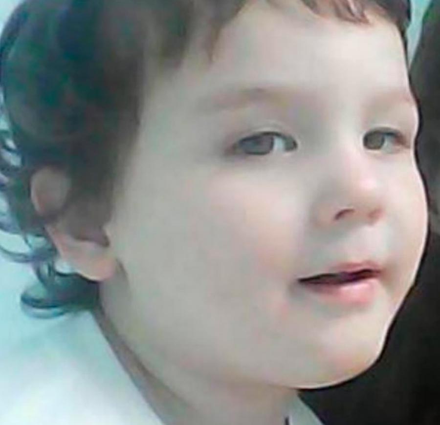 Из дома ушел 2-летний малыш и не вернулся. Когда полиция вела поиски в лесу, то нашла следы от лап... Из дома ушел 2-летний малыш и не вернулся. Когда полиция вела поиски в лесу, то нашла следы от лап...