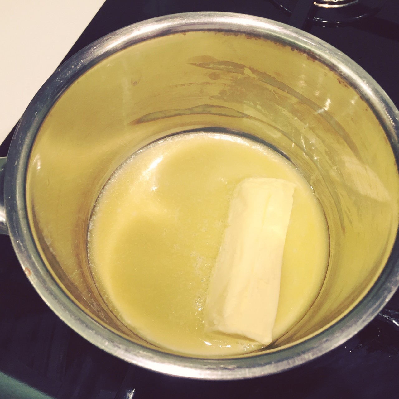 Каннеллони , фаршированные творожным сыром и шпинатом и запеченные под соусом Бешамель