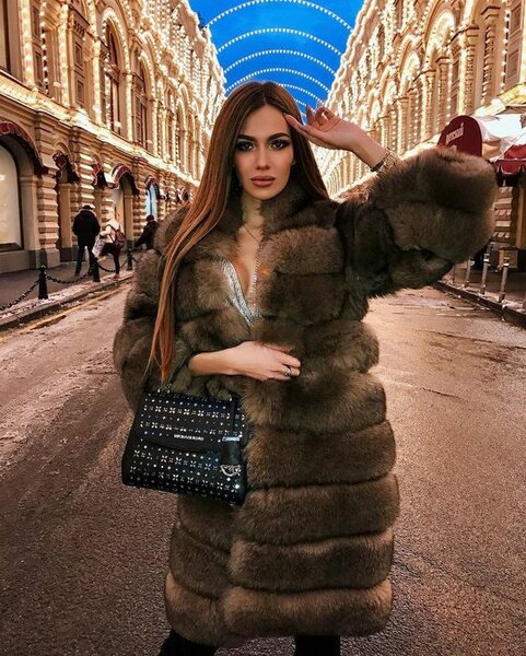 Можно бесконечно называть это классикой, но такие вещи уже не в моде