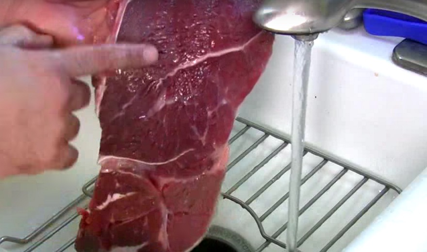 Получается вкуснее чем в ресторане. Даже самое жесткое мясо по вкусу будет напоминать нежную ягнятину.