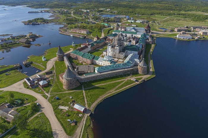 Соловецкие острова – жемчужина Белого моря (Россия). Соловецкие острова – жемчужина Белого моря (Россия).