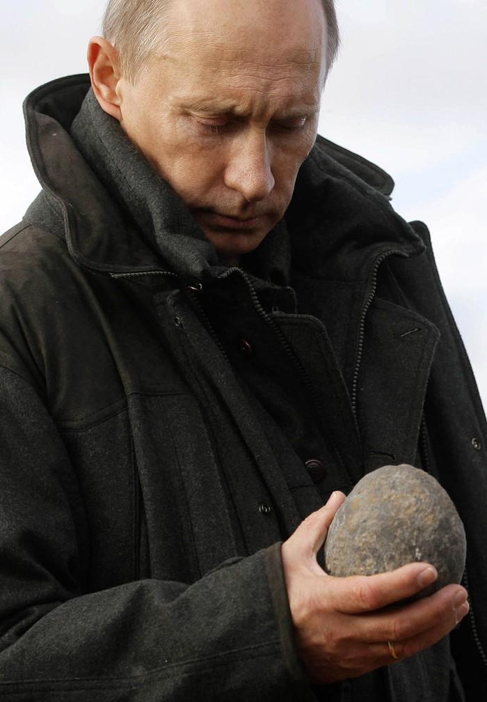 Как Владимир Путин смотрит на вещи PutinLookingAt07 Как Владимир Путин смотрит на вещи
