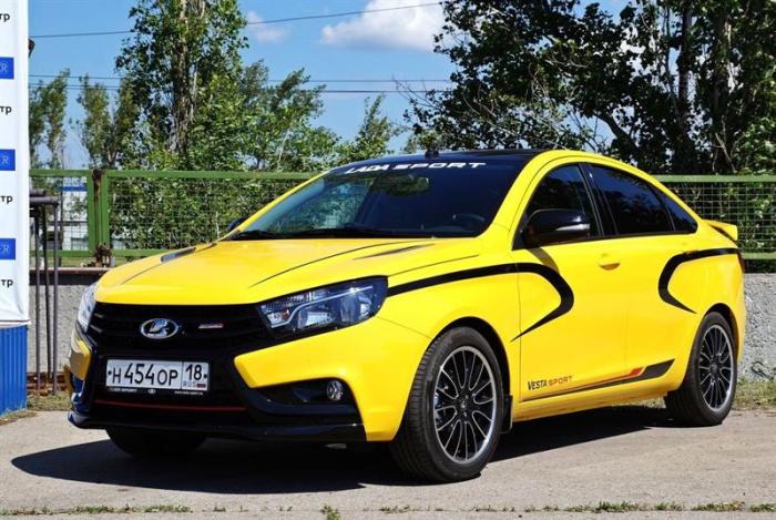Первый экземпляр серийной Lada Vesta Sport. | Фото: autonet.ru. Первый экземпляр серийной Lada Vesta Sport. | Фото: autonet.ru.