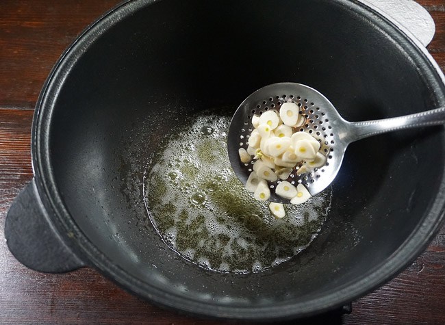 ароматизация масла чесноком для жаркого с курицей и нутом ароматизация масла чесноком для жаркого с курицей и нутом