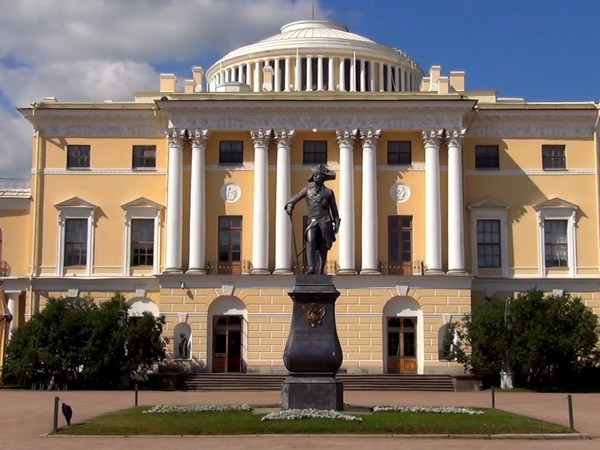 Ночная пьянка в Павловском дворце с выносом бесценного