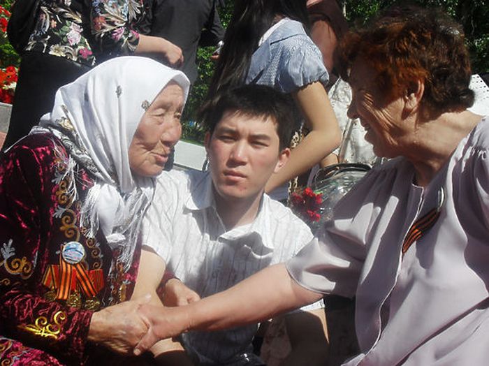 Токтогон Алтыбасарова на встрече со своими воспитанниками. «Мать 150 детей»: как киргизская девушка стала матерью для детей из блокадного Ленинграда