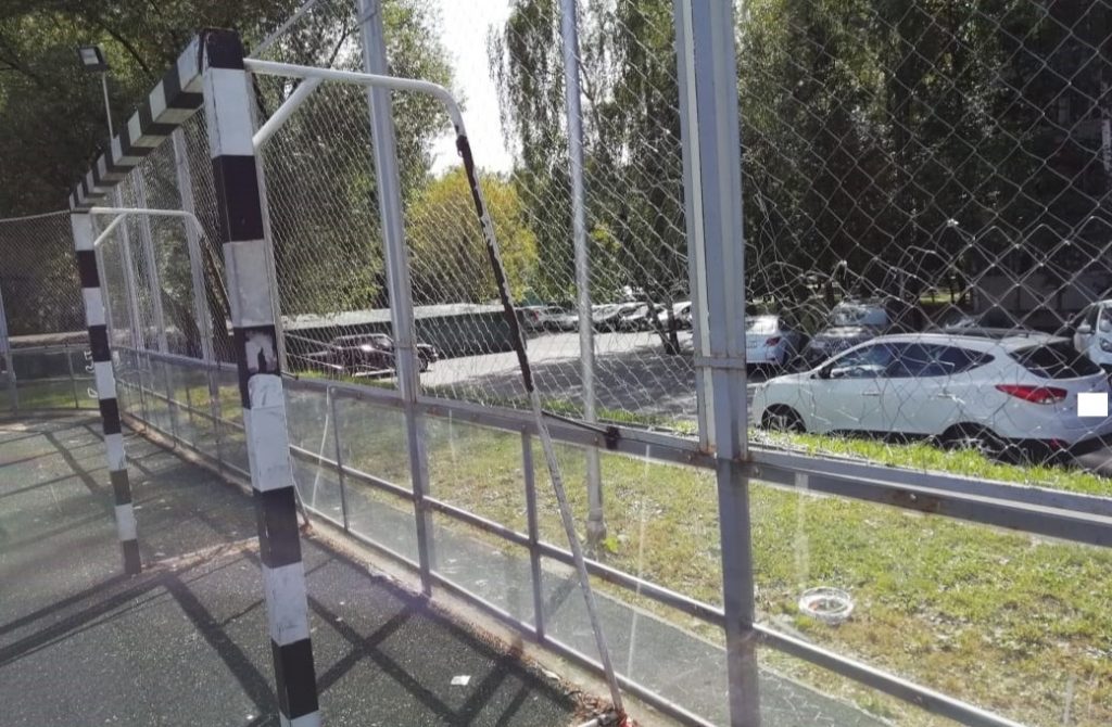 На улице Свободы привели в порядок спортплощадку