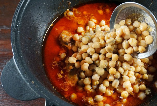 добавление отваренного нута в жаркое с курицей и нутом добавление отваренного нута в жаркое с курицей и нутом