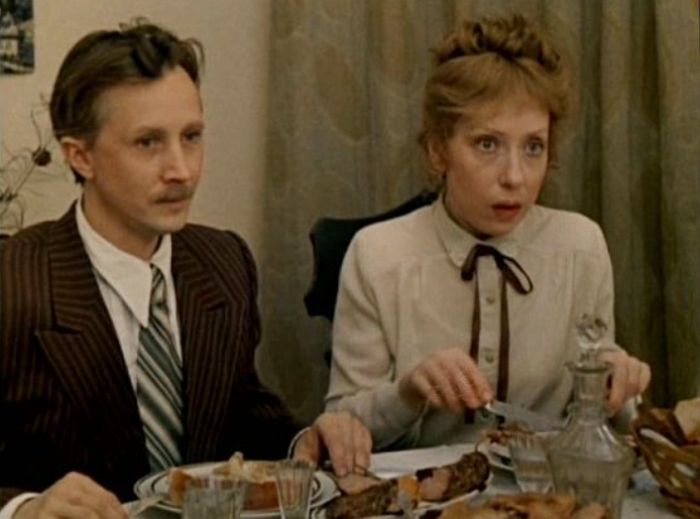 Кадр из фильма *Военно-полевой роман*, 1983 | Фото: kino-teatr.ru Кадр из фильма *Военно-полевой роман*, 1983 | Фото: kino-teatr.ru