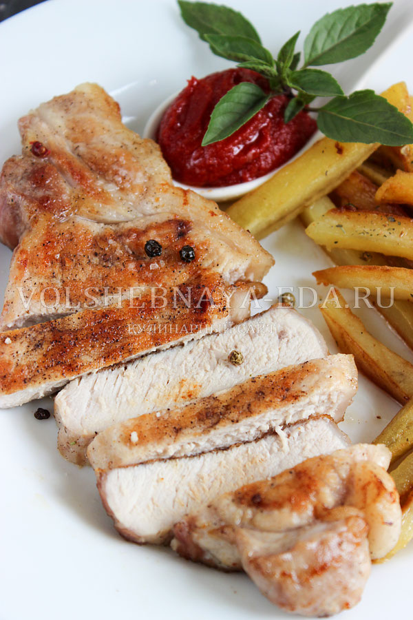 Бифштекс из мяса дикой свиньи Бифштекс из мяса дикой свиньи