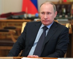 Биограф В.Путина: Президент боится предательства
