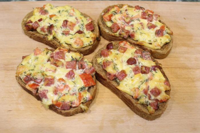 Просто и вкусно. \ Фото: 1000.menu. 5 необычных блюд с сосисками, которые станут отличной альтернативой хот-догу