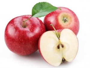 Спелые яблоки: мякоть кремовая, косточки коричневые