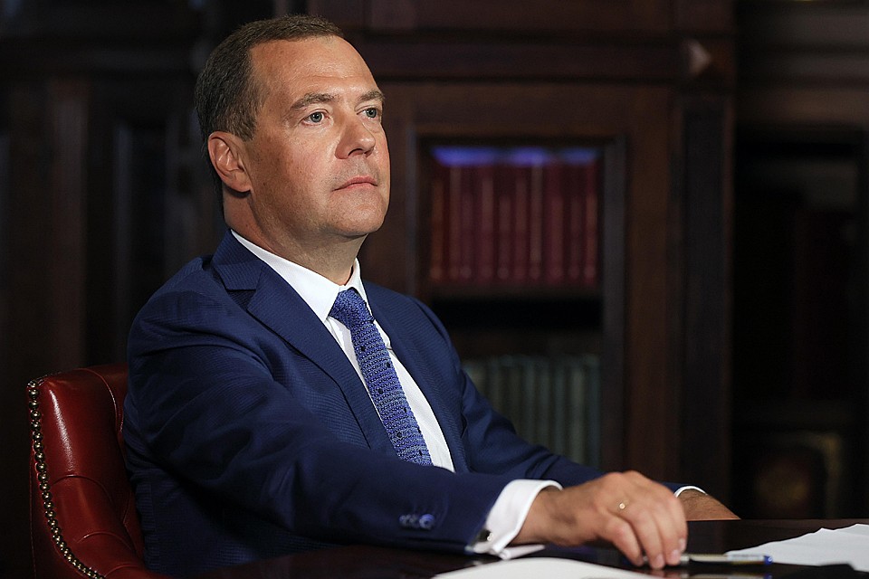 Дмитрий Медведев: Мне пишут: «в экономике при вас была стабильность», но пенсионную реформу припоминают до сих пор
