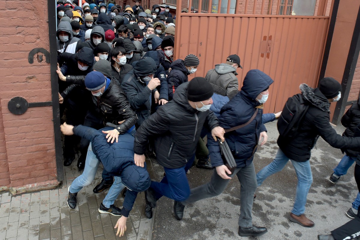 В Россию едет несколько миллионов мигрантов: первый рейс в конце июля