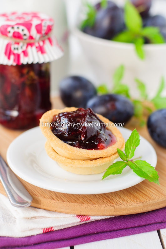 Plum, Orange and Mint Jam in Small Tart Shells (Tartlets)