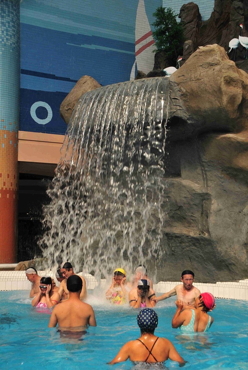 Аквапарк был открыт в 2013 году и является одним из предметов гордости властей Северной Кореи Израиль, аквапарк, кндр, развлечения, северная корея, турист