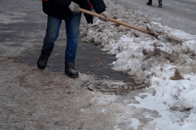 Сотрудники коммунальных служб убрали более 900 дворов в центре Петербурга