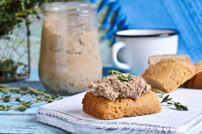 Очень вкусный паштет из куриных потрошков. \ Фото: edinstvennaya.ua. 5 рецептов паштета, которые придутся по вкусу капризным детям и привередливому мужу