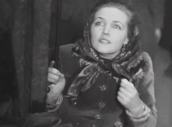 Тамара Макарова в фильме *Большая земля*, 1944 | Фото: kino-teatr.ru Тамара Макарова в фильме *Большая земля*, 1944 | Фото: kino-teatr.ru