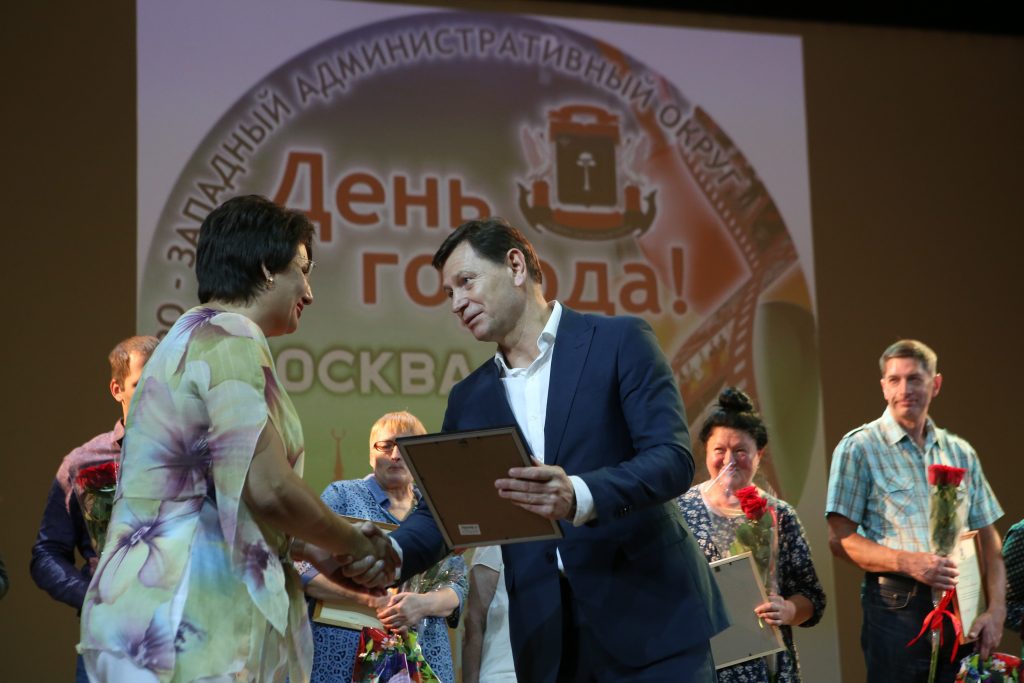 Награды лучшим общественным советникам округа вручил префект СЗАО Алексей Пашков