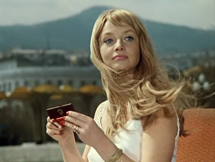 Наталья Кустинская в фильме *Иван Васильевич меняет профессию*, 1973 | Фото: kino-teatr.ru Наталья Кустинская в фильме *Иван Васильевич меняет профессию*, 1973 | Фото: kino-teatr.ru