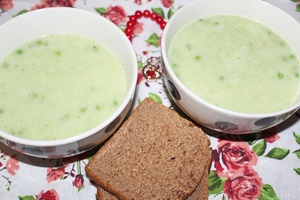 Фото к рецепту: Зеленый суп-пюре  скоро весна! 