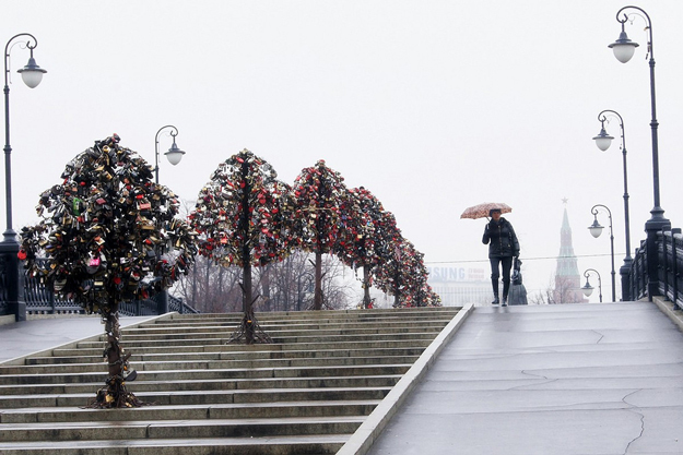Лужков мост и «деревья любви». Фото: flickr.com (Tatters)
