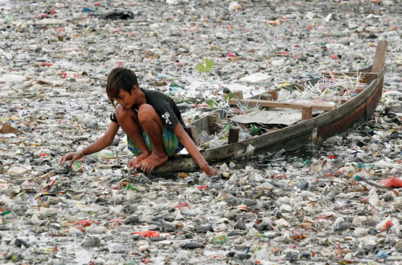 Самая грязная река в мире - Цитарум в Индонезии
