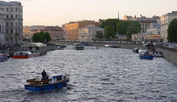 Парад ВМФ закрывает движение по рекам и каналам Петербурга