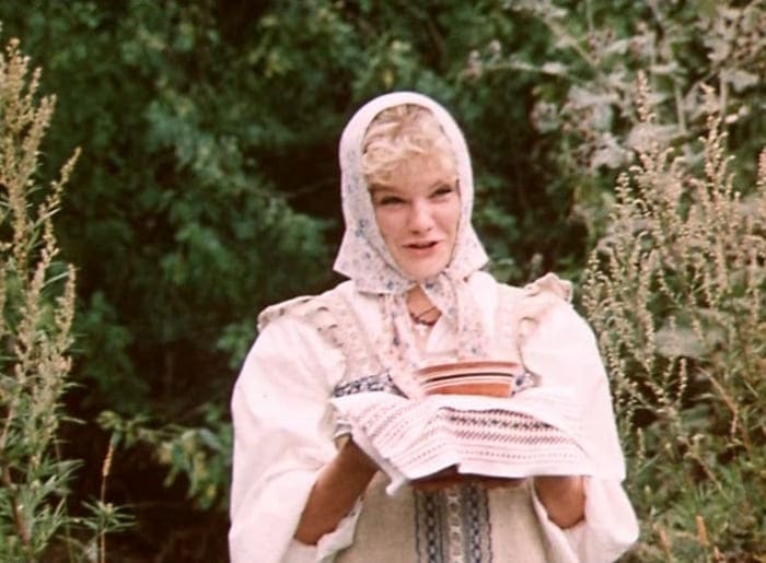 Александра Захарова в фильме *Формула любви*, 1984 | Фото: tainyvselennoi.ru Александра Захарова в фильме *Формула любви*, 1984 | Фото: tainyvselennoi.ru