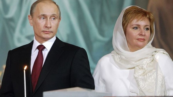 Людмила Путина с бывшим мужем Владимиром Путиным в церкви. Фото. Lyudmila Putina