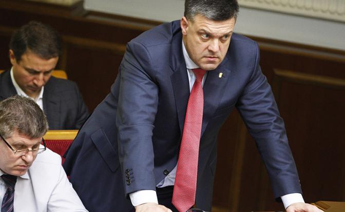 На фото: Олег Тягнибок (справа) во время заседания Верховной Рады Украины