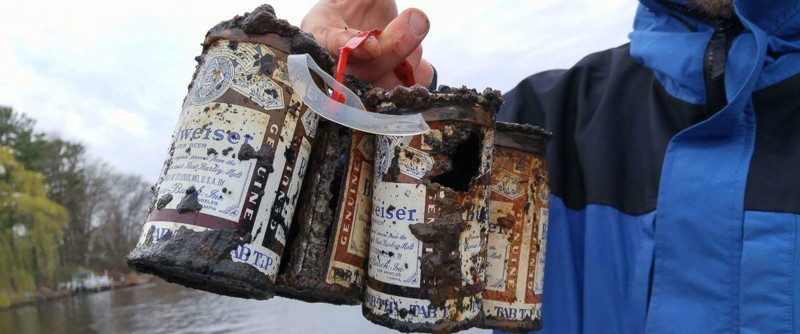 Итальянец вытащил из реки 5 банок старого пива Итальянец вытащил из реки 5 банок старого пива прикол, рыбалка, смешно