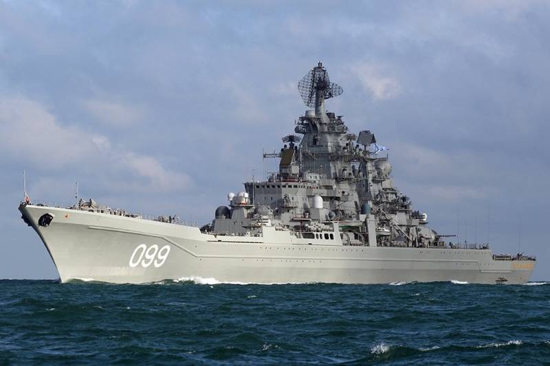 Редкие кадры: крейсер «Петр Великий» отстрелялся ракетным «Водопадом»