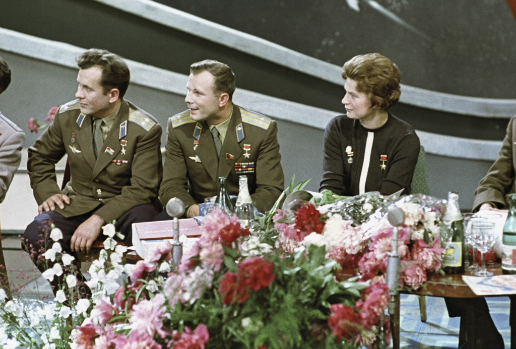 RIAN_archive_628703_Soviet_cosmonauts,_Heroes_of_the_Soviet_Union_Pavel_Popovich,_Yuri_Gagarin,_and_Valentina_Tereshkova.jpg