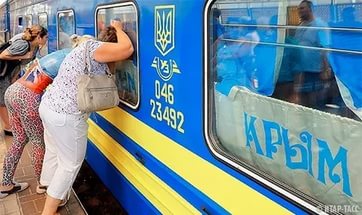 Поезда переполнены, километры автомобильных очередей: Украинцы повально рвутся в Крым Поезда переполнены, километры автомобильных очередей: Украинцы повально рвутся в Крым