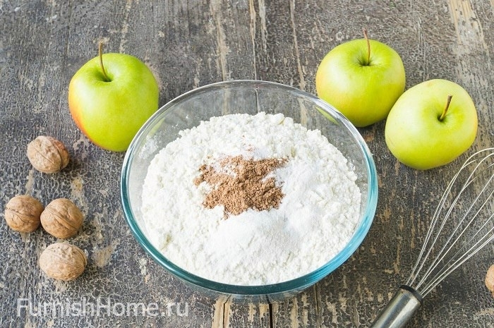 Яблочный пирог с грецкими орехами Яблочный пирог с грецкими орехами