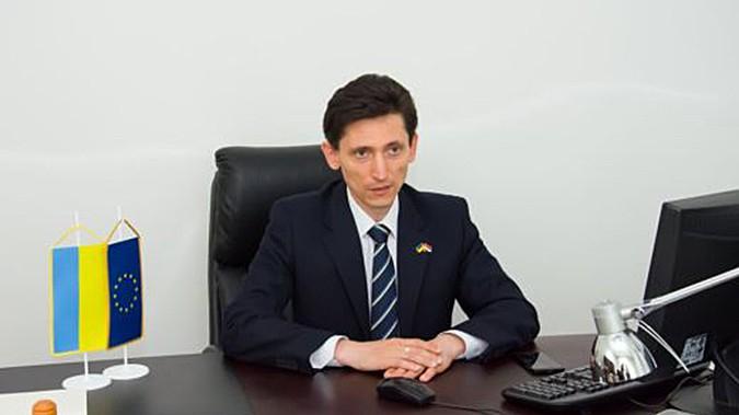 Сербские депутаты назвали украинского посла г...ом сербские депутаты выгоняют посла Украины