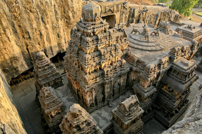 Храм Кайласанатха был вырезан из целого куска базальтовой скалы (комплекс «Пещеры Эллора», Индия). | Фото: bigpicture.ru.