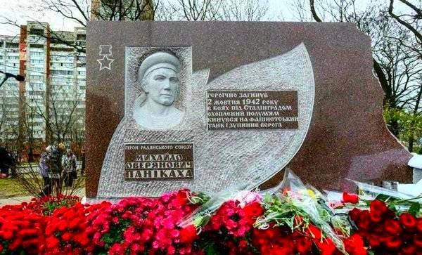 Как пылающий Герой Михаил Паникаха остановил танковую атаку. Герой Советского Союза Как пылающий Герой Михаил Паникаха остановил танковую атаку. Герой Советского Союза Велика Отечественная война, Героя Советского Союза, Михаил Паникаха, пылающий Герой