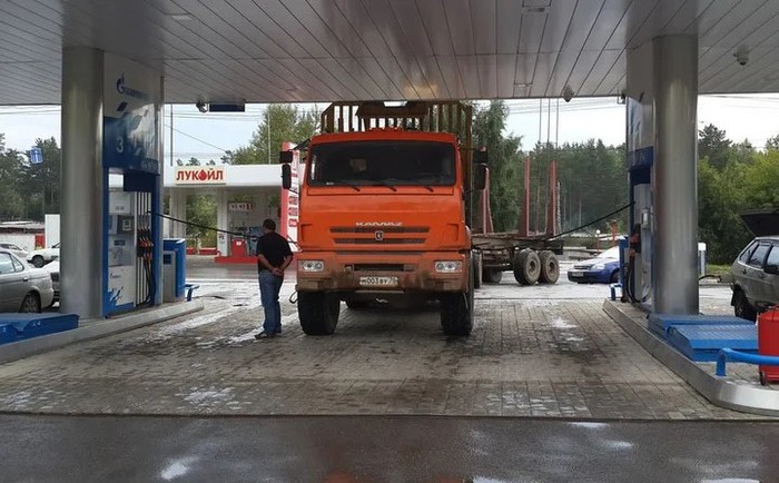 ЧТО МОЖНО УВИДЕТЬ НА ЗАПРАВКЕ. Заправка, Автомобилисты, Гифка, Длиннопост