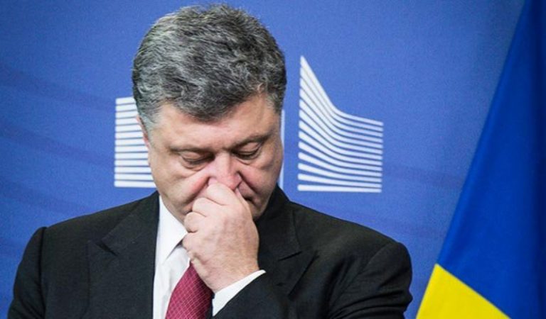В Москве объяснили, зачем Порошенко беспрестанно теребит свой нос